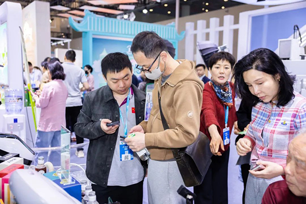 2025中部老博会在汉圆满闭幕，众商云集！与第七届世界大健康博览会同期举办-2025老博会 (8).jpg