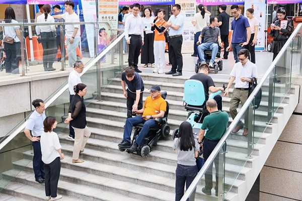 广州日报 广州市银发经济招商推介会成功举办，多项重磅举措锚定银发新生态-2026老博会 (2).jpg