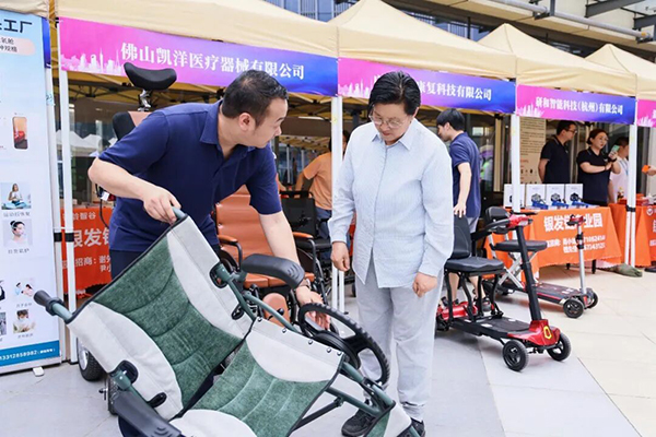 新闻封面